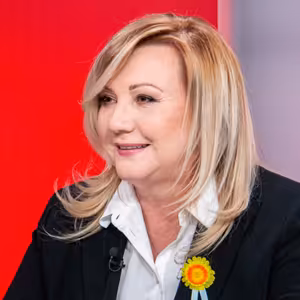 Kuloáry | Alena Schillerová (ANO) o novém tetování: Ničeho nelituji, doma si na to zvykli | 14. 5. 2025