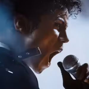 .týždeň vo filme: Kráľ popu a sliepka, ktorá nie je sliepka