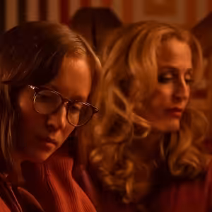 Čo vznikne, keď spojíte sex, smrť, Gillian Anderson a Piatok trinásteho?
