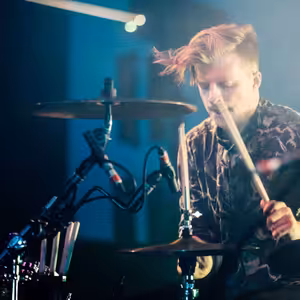 Foals exkluzivně: V Praze zahrajeme písně, které Češi ještě neslyšeli