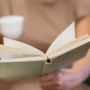 12 letných tipov na čítanie. Krimi, romance, historické, aj detské