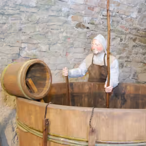 Renesančný palác - hradný pivovar, liehovar, expozícia „Ako sa staval hrad“ (Jakub Lužina)