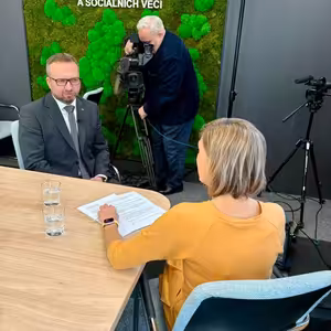 Marian Jurečka /KDU-ČSL/, vicepremiér a ministr práce a sociálnich věcí v demisi. Témata pořadu: nový premiér, kandidáti na ministra u prezidenta, jednaly senátní výbory