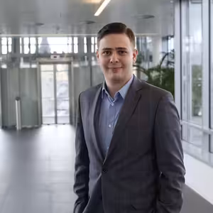 Tomáš Cverna (XTB): Dá se čekat korekce prudkých propadů na akciových trzích, s velkými nákupy bych ale nespěchal