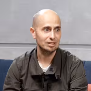 ZLÍNSKÝ SPECIÁL: Pro fotovoltaiku do Polska. Je skladem a zlotý se drží nízko, říká odborník