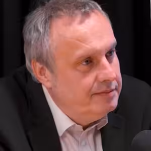 Rusko chce obnovit Sovětský svaz, může i vyhrát, neřeší vlastní oběti, musíme tam dodat zbraně i munici, tvrdí Pojar