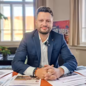 Čau Praho! #49: Piráti řeší jeden sexuální skandál za druhým. Stát chce sebrat hendikepovaným peníze