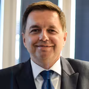 Peter Kažimír - Nevidím priestor na zásadné znižovanie príjmov štátu