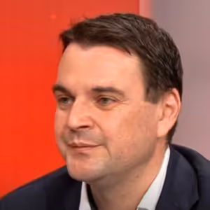 Kuloáry | Petr Macinka (AUTO): Turek jako ministr zahraničí? Urovnal by vztahy s okolními zeměmi | 15. 5. 2025