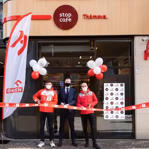 Benzina začíná prodávat kávu a hot dogy ve městě