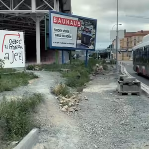 Oči dokorán pre Predieranie sa mestom