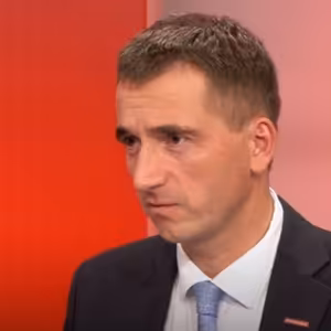 Kuloáry | Lukáš Vlček (STAN): Babiš říká pokaždé něco jiného, s Havlíčkem se dá mluvit | 30. 10. 2024