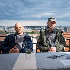 #6 VOJTAANO & SCHMITZER - Nestárnem, tak řekni prdel. Budulínek a Jirkovo Prase si spolu rozumí