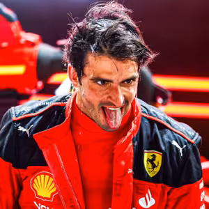 Ukázal Sainz genialitu šampióna? Čo zastavilo nadvládu Red Bullu? | EisKing DEBRIEFING 16/23