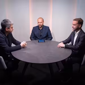 Kardináli majú len „kúriť a svietiť“ a čím skôr zvoliť Františkovho nástupcu