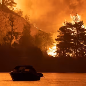Řecko zažívá děsivou část léta, letošní požáry překročily meze naší představivosti, říká Smetanová