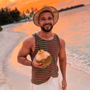 Obľúbený moderátor Vratko Sirági miluje tanec a rád číta knihy