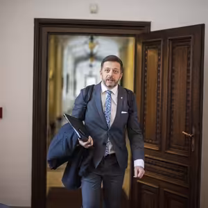 Ve sněmovně přestávají platit nepsaná pravidla. Z nezvolení místopředsedou ale Rakušan může těžit