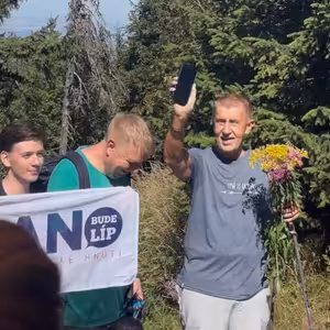 Babiš zazpíval na Lysé hoře, Kupka volí kolo, Rakušan pivo. Zvýší to šance v komunálních volbách?