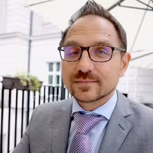 Podporu neformálních pečujících zlepšíme, říká náměstek David Pospíšil