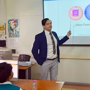 Celoroční dovolená s vysokým platem? Učitel z Česka žije 14 let v Thajsku