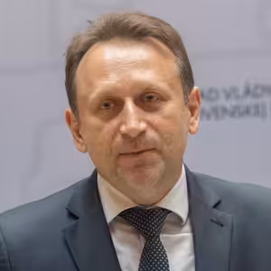 Výmeru lánov repky chce ministerstvo znížiť. Bude jej stále dostatok, hovorí Vlčan