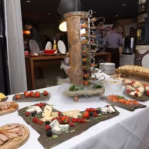 Zobrali ste si niekedy v hoteli niečo z raňajok do vrecka? (Podcast Ďura z Hemendexu)