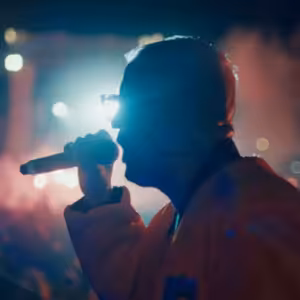 Odkdy se v Americe zpívá sprostě? A čím jsou nebezpeční prdící špioni?