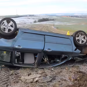 Řidič utekl z havarovaného vozidla