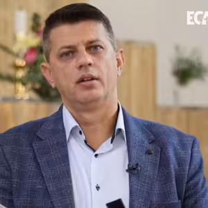 Lebo pyšným sa protiví