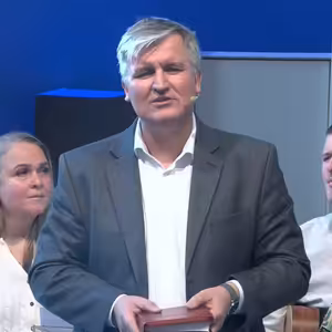 Václav Vondrášek • Kdo má koho v hrsti?