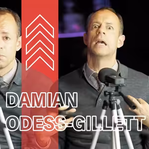 Damian Odess-Gillette: Kytara se mi nevešla do kufru, proto jsem se stal kouzelníkem [CZ tit.]