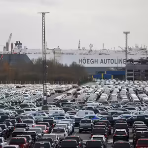 Trumpove obchodné vojny zasiahnu Európu. Nadmerná kapacita ničí ekonomiku. Výber správ TRENDU