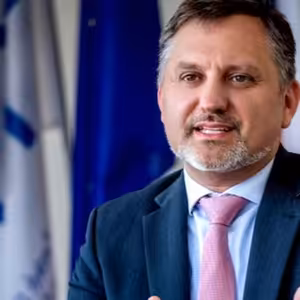 Jan Rafaj: Němci daně firmám snižují, my jim je zvyšujeme