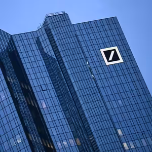 Nákaza z amerického trhu nehnuteľností sa vracia do Európy. Výber správ TRENDU