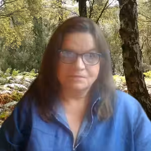 Muž s kanystrem prosil ostatní řidiče, aby mu prodali benzín. Lidé panikaří, líčí krizi v Británii Pekárková