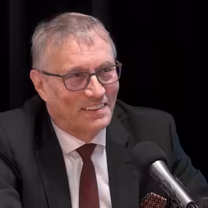 Nechceme zpátky k rublu, z Aurory vystřelil první prezident, já nic neporušil. Na jednání koalice ani nebudu mít přístup, tvrdí ministr Dvořák