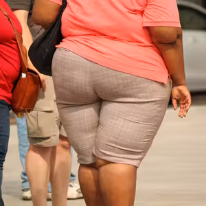 Trápí vás větší stehna a je vám 50+? Víme, jak na to bez diet a posilování