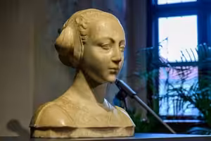 Machala sa vrátil na miesto činu. Pellegrini sa zastal SAV a Fico sa fotil s diktátormi