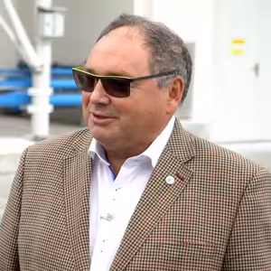 V království barev: Museli jsme bojovat, stálo to všechny úspory. Je to krásný byznys, říká Jakubowicz z Barvy a Laky