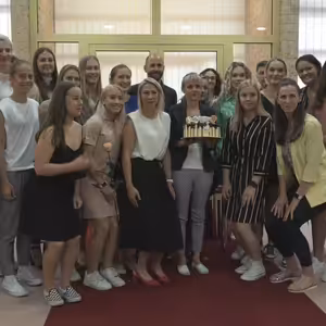 Vedení města Mostu ocenilo v obřadní síni magistrátu Černé anděly.