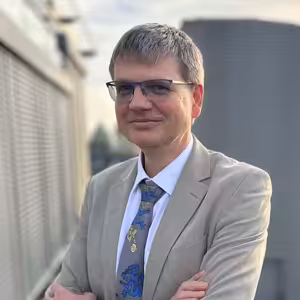 Stabilní a odhadnutelné prostředí bývalo předností Číny. Už to ale neplatí, říká Vilém Semerák z CERGE-EI