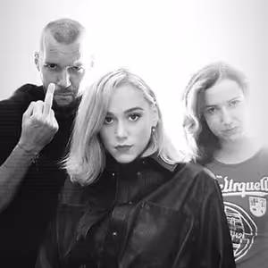 Emma Drobná predstavila singel Demons a porazila Miša v hoaxovom kvíze