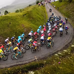 TDF: Jazdcov čakajú Alpy a obrovské horúčavy okolo 40 stupňov Celzia