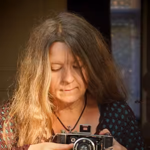 Nemódní návrhářka fotí krásnou ženskou duši s Hanou Valentovou