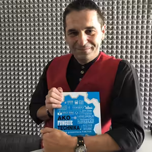 „Kniha je vtedy dobrá, keď prestanete vnímať, že čítate slová...“ tvrdí moderátor Ján Mečiar