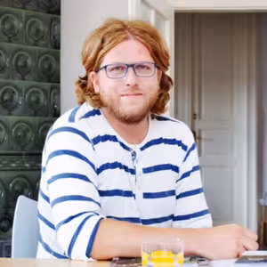 Cudzie slová #15: O láske k pamiatkam, duchárskom zážitku a Štiavnici s Michalom Hrčkom