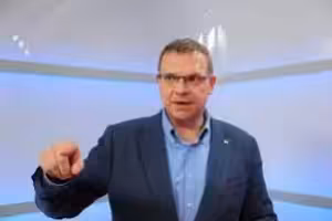 Veber: Omezení nevymýšlí cestovní kanceláře, ale jednotlivé země