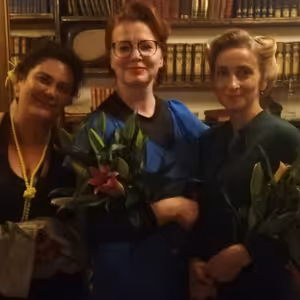 Cudzie slová #7: S Millou Dromowich, Klárou Jakubovou a Veronikou Hajdučíkovou o štiavnických princeznách, imerznom divadle a objavovaní