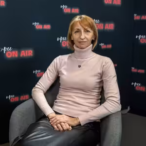 UPCE On Air: O soucitu a empatii ve zdravotnictví s Evou Hlaváčkovou